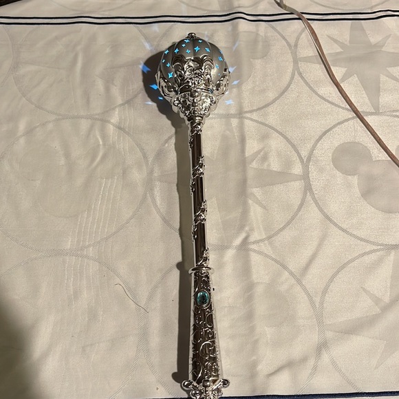 Disney Parks Exclusive- CINDERELLA LIGHT UP WAND w SOUND - Picture 5 of 11